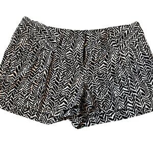 Express Black & White Patterned Shorts Size 6 – Chic & Comfy